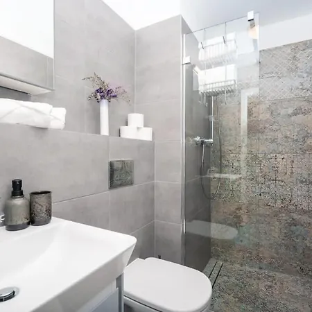 City Center Apartment - Modern & Elegant Bratislava Exterior photo