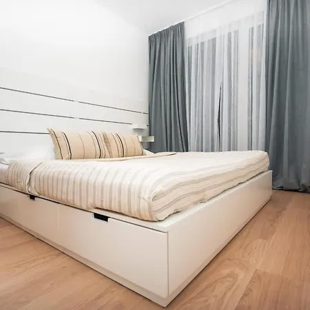 City Center Apartment - Modern & Elegant Bratislava Exterior photo