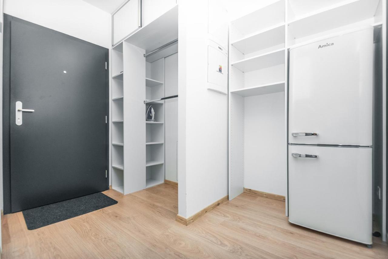 Center - Modern & Elegant