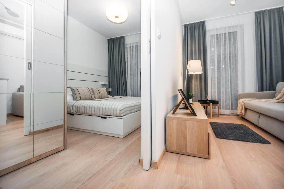 Center - Modern & Elegant